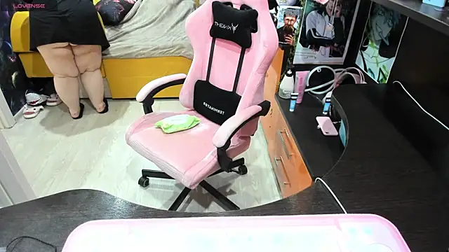 Softie Sofy online show from April 15, 3:29 am