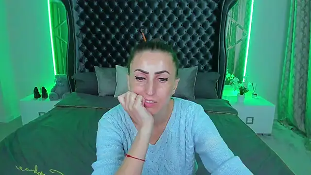 Rebecca Diamond online show from November 26, 7:20 am