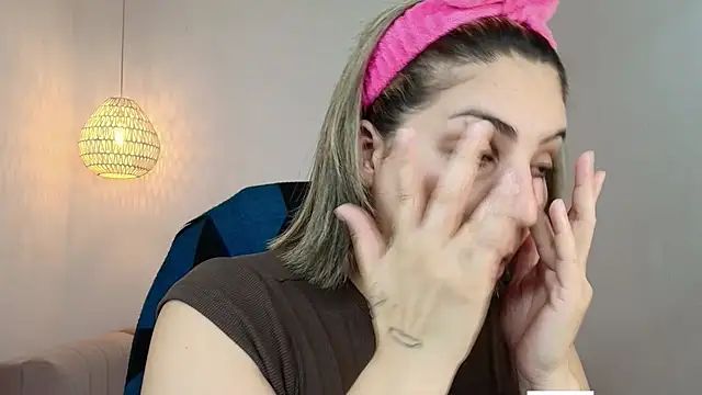 YummyAnna  online show from June 18, 4:34 pm