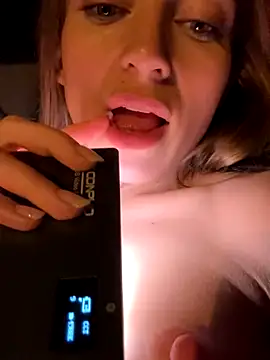 -AngelAri- online show from October 1, 9:09 pm