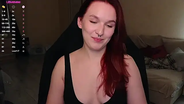 Snapshot of Val_lava chatting on October 14, 7:49 pm Val lava online show from October 14, 7:49 pm