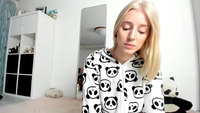 KenzieDawton online show from October 23, 3:45 am