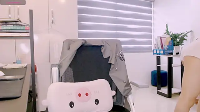 Shyn   online show from September 27, 3:58 am