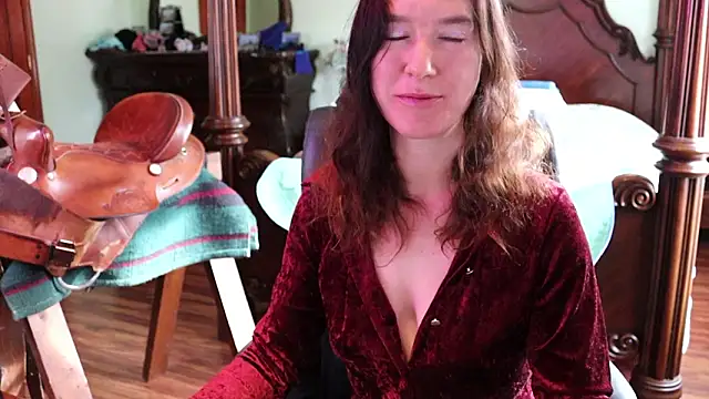 thornburyrose online show from March 6, 9:10 pm