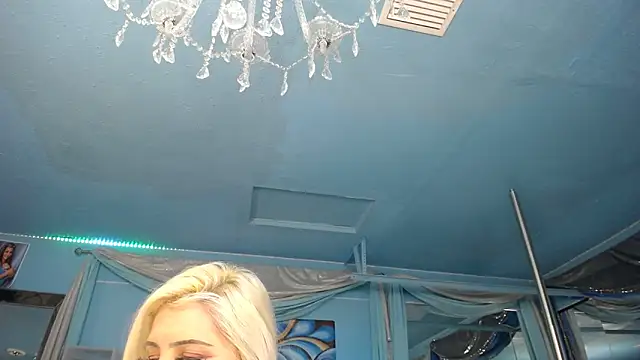 ADRIANNA FOX online show from October 6, 3:07 pm