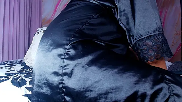 sofi decker online show from April 1, 3:29 am