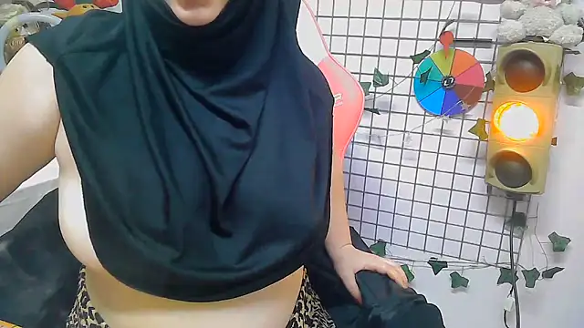 LEYLANIZZZ online show from March 3, 7:42 pm