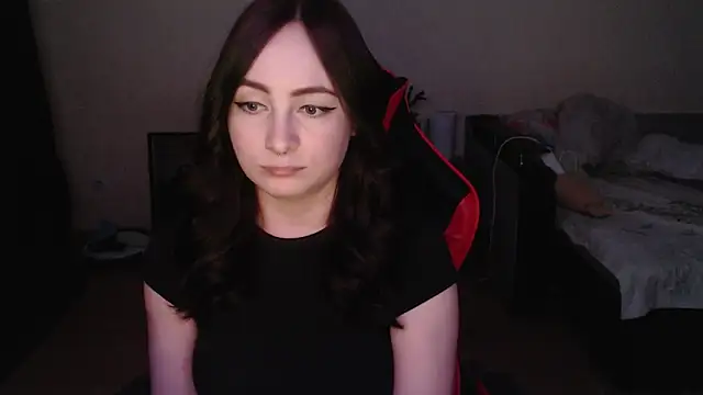 Laralianna online show from March 27, 7:03 pm