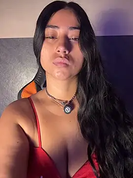 Valentinne z online show from April 5, 3:00 pm