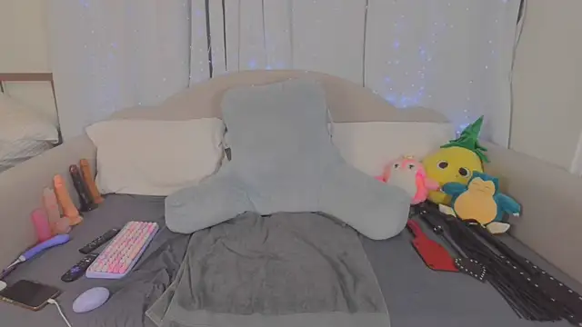 MeghanXO online show from June 9, 12:32 am
