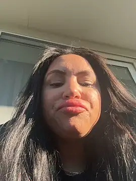 MeghanXO online show from November 4, 2:11 pm