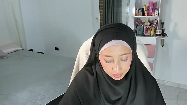 adila anich online show from March 5, 12:06 am