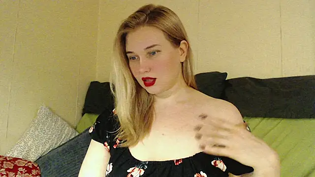 mmmPinUpGirl online show from October 12, 6:43 pm