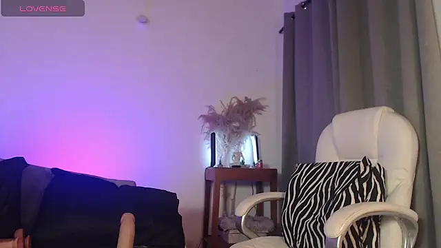 Naia Ross 1 online show from April 2, 10:40 pm