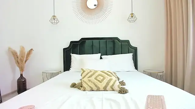 xLorenna online show from October 23, 8:09 am