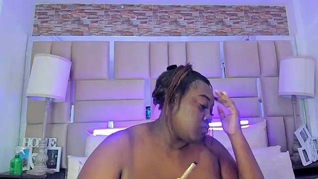 ShaniaBrownn online show from October 10, 8:03 pm