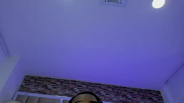 ShaniaBrownn online show from September 18, 9:13 pm