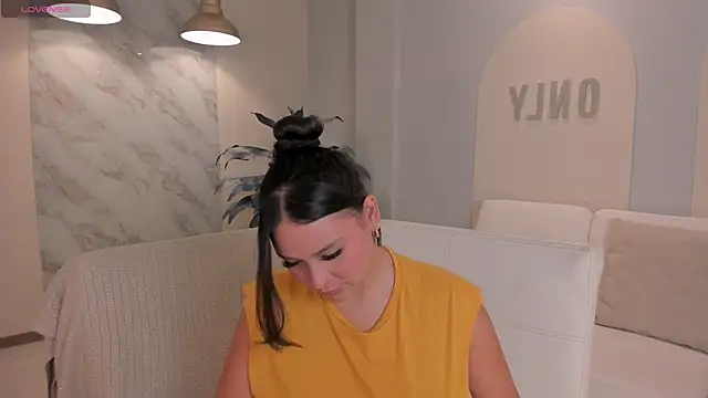 ToriCrossX online show from October 10, 1:27 pm