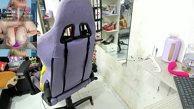 allsson queen online show from October 15, 7:49 pm