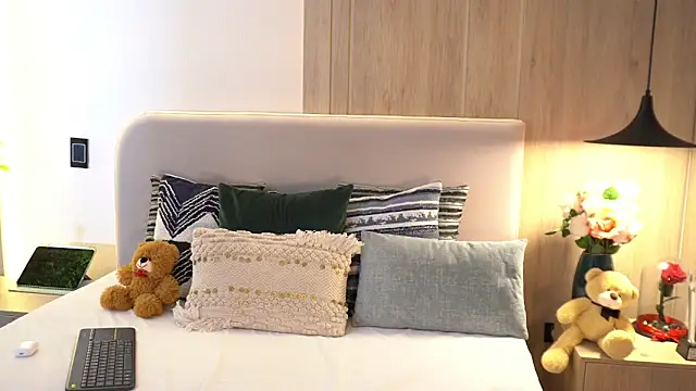 KalaBeckett  online show from April 15, 7:58 pm