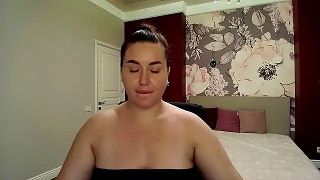 Roxie Bradley online show from September 30, 6:19 am