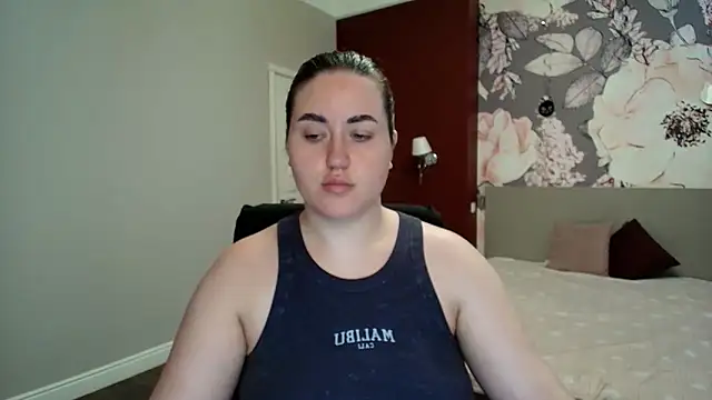 Roxie Bradley online show from April 7, 5:31 am