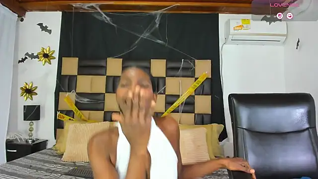 Snapshot of AlmaSean chatting on October 29, 5:59 pm AlmaSean online show from October 29, 5:59 pm