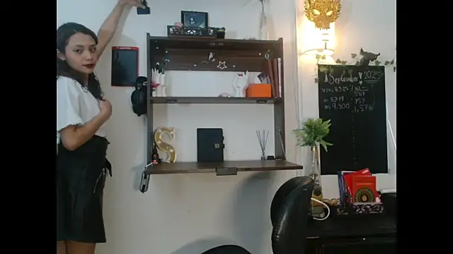 Dama Scarlata18 online show from October 17, 8:34 pm