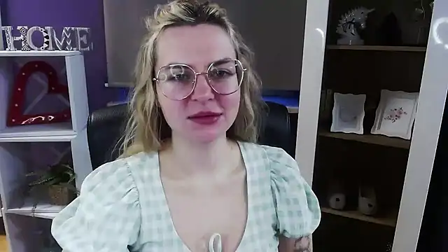 Zoey Erotic online show from March 16, 5:32 am