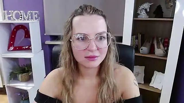 Zoey Erotic online show from November 4, 5:23 am