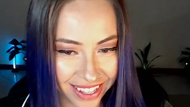 charlottezoe15 online show from August 1, 8:38 am