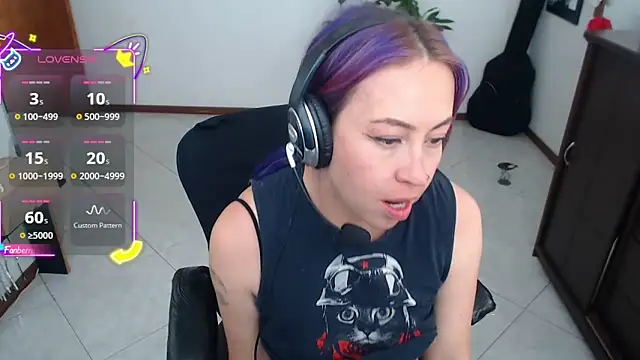 charlottezoe15 online show from October 22, 5:29 pm