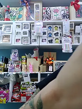 LunaZambrano online show from March 9, 6:33 pm