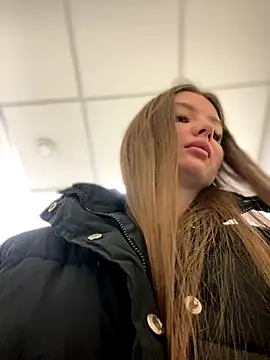 KrisMagnoly online show from November 2, 6:00 pm