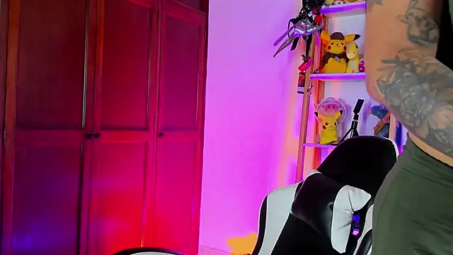 eymy-hadid online show from November 7, 9:09 pm