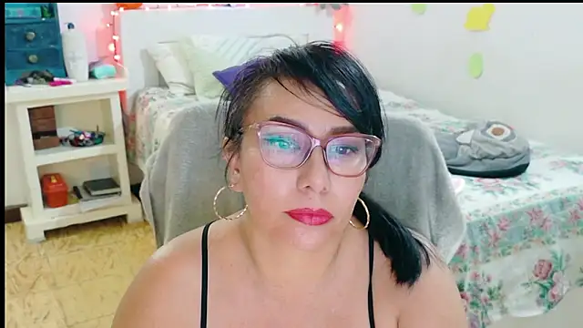 hottplay online show from March 28, 10:30 pm