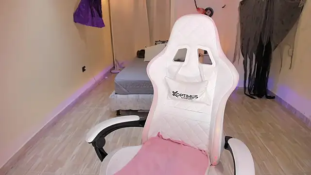 carleee winter online show from October 24, 11:56 pm