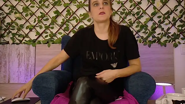 Chantalee online show from November 5, 8:41 am