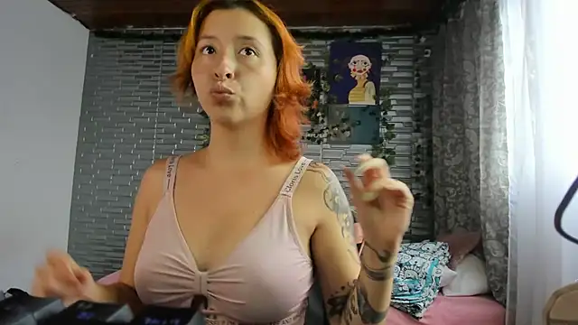 Snapshot of Ginger_Sweetty chatting on October 27, 6:24 pm Ginger Sweetty online show from October 27, 6:24 pm