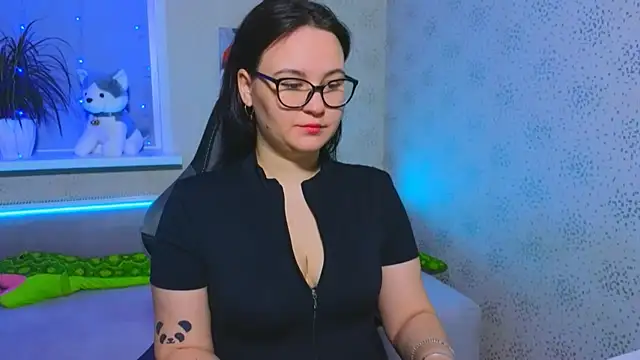 EsterLogan online show from November 30, 9:35 am