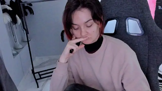 SamantaLong online show from November 17, 9:21 am