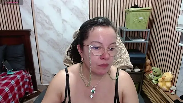 Sonialorens  online show from April 7, 10:34 pm