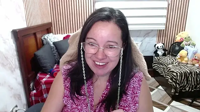 Sonialorens  online show from April 18, 9:58 pm