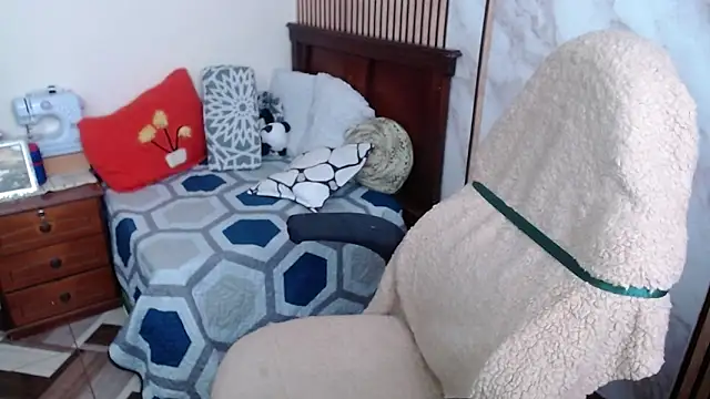 Sonialorens  online show from February 6, 9:18 pm