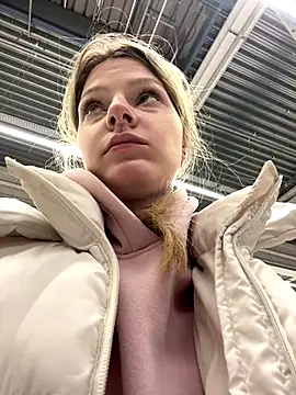 MaryHiggins online show from November 9, 2:35 pm