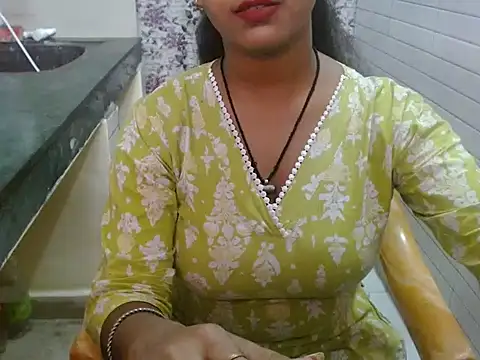 Snapshot of LovingPihu chatting on September 13, 6:21 am LovingPihu online show from September 13, 6:21 am