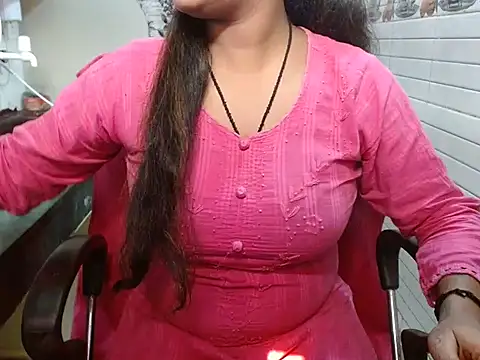 Snapshot of LovingPihu chatting on October 19, 7:10 am LovingPihu online show from October 19, 7:10 am
