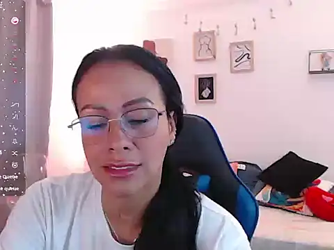 emmily castro online show from November 14, 1:55 pm