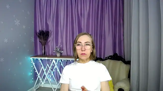 queen a n i online show from April 18, 9:01 am