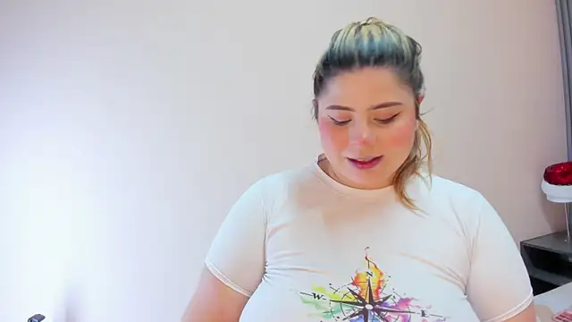 EYMI TOMSOM online show from December 20, 10:52 am